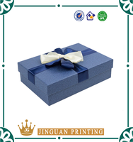 Boîtes de présentation rigides portables de luxe en papier d'art avec fenêtre, doublure en éponge et poignée, pour bijoux, colliers, bracelets, avec gaufrage et impression à chaud dorée