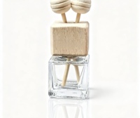 Diffuseur d'huiles essentielles pour voiture en verre de 8 ml, désodorisant d'air, aromathérapie, bouchon en bois, clip pour bouteille, bâtonnets en rotin, logo personnalisé OEM