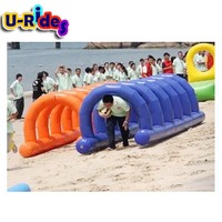 Vente en gros PVC Compétition commerciale extérieure Jeu de course gonflable Quatre obstacles Sports d'équipe Piste de course gonflable