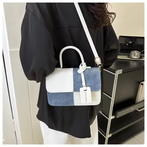 กระเป๋าสะพายข้าง YP รุ่น 6608 ลายเย็บแบบลอนดอน ดีไซน์หรูหรา แบรนด์ดัง กระเป๋าถือผู้หญิง กระเป๋าสะพายไหล่ ยูนิเซ็กซ์ หนัง PU  ลดราคา - Product Image 3