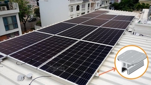 Pince de <span class=keywords><strong>fixation</strong></span> universelle sans rail pour panneaux solaires sur <span class=keywords><strong>toiture</strong></span> métallique en tôle – Modèle Klip Lok pour montage de panneaux photovoltaïques |   AISINEE - Product Image 2