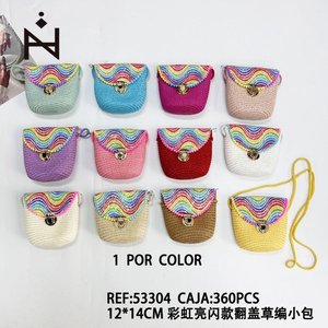 BOLSO DE INFANTI Borsa a Tracolla Mini in Paglia con Glitter Arcobaleno 12x14cm - Product Image 3