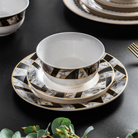 Lot de vaisselle en porcelaine géométrique dorée de style européen pour desserts, gâteaux, snacks, steaks et apéritifs – Idéal pour la restauration