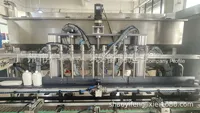Machine de remplissage et de bouchage entièrement automatique intégrée, ligne de production universelle pour pommades et liquides