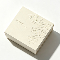Boîte cadeau de luxe mate avec logo personnalisé, en carton recyclé écologique, fermeture magnétique artistique, poignée portable, emballage haut de gamme