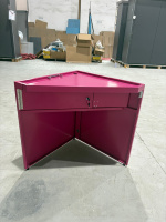 Table promotionnelle commerciale pliable en métal recyclé FLOWVISUAL Blue Triangle avec tiroir, personnalisable pour l'extérieur, pour Africa Telecom