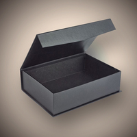 Boîte cadeau rigide en carton avec logo personnalisé en feuille d'or, fermeture magnétique, emballage rigide pliable pour chaussures et vêtements haut de gamme
