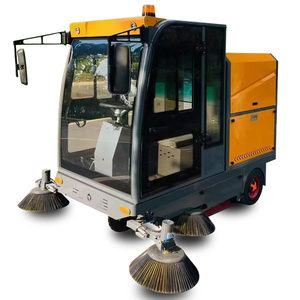 Barredora de 3 Ruedas con Cabina Cerrada Amarilla, Limpiadora a Batería para Campos de Golf - Product Image 1