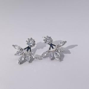 Pendientes de Botón para Mujer con Diseño de Racimo de Hojas Tridimensional, Chapados en Latón, Clásicos, Elegantes y Lujosos de Tianyu Gems - Product Image 6