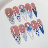 Ongles press-on faits main carrés courts roses à bout français avec motifs floraux 3D, luxueux et mignons, en acrylique pour femmes, 10 pièces