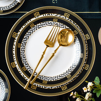 Ensemble de vaisselle d'hôtel en céramique à bord doré de style européen de luxe tasse à café de petit déjeuner assiette à steak vaisselle assiette plate