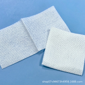 Pansements non tissés Hongsheng Medical : stériles, absorbants et nettoyants pour les plaies, 5*5cm, 4 couches/pansement, non stériles. - Product Image 2