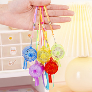 Silbatos LED para eventos infantiles, juguetes de plástico con luces intermitentes, de 5 a 7 años, unisex - Product Image 2