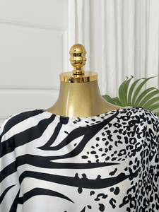 Robe longue ample élégante d'été à imprimé animalier, style abaya soyeuse, ensemble deux pièces avec foulard pour femme, idéal pour les vacances - Product Image 3