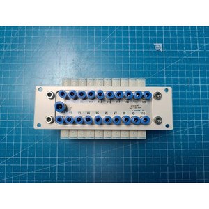 FESTO MHA1-PR10-3-D1 Rail de distribution pour électrovannes, d'occasion, pièces d'équipement semi-conducteur d'époque - Product Image 1
