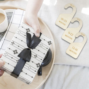 Tailai in legno lucidato appendiabiti in legno per neonati organizzatore divisorio per neonato Nursery 24 scatole di legno artigianali da parete cartelli - Product Image 5