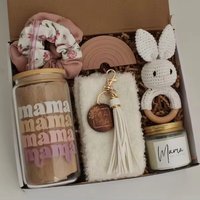 Coffret Cadeau de Vœux de Sympathie en Gros : Boîte Cadeau « Un Étreinte » avec Chaussettes Chaudes et Confortables, Bougie Parfumée et Tasse – Idéal pour Maman et les Femmes