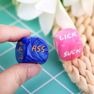 Dados de Resina de Seis Caras con Diseño de Perlas Dulces de 2 cm, Tallados en Inglés, para Juegos Preliminares Sexuales, Juego de Dos - Product Image 4