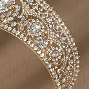 Diadème de mariée en cristal géométrique de style européen, ajouré, entièrement orné de strass, design goutte d'eau, pour coiffures de mariage - Product Image 5
