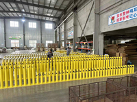 Bollard anti-collision en acier thermolaqué jaune avec indice d'impact et de protection élevé pour usage industriel en entrepôt