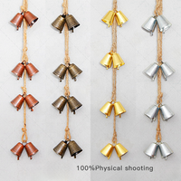 Clochettes de sorcière en fer plaqué sur mesure OEM de 26 mm avec corde en jute, clochettes suspendues style antique pour décoration de Noël, de porte, de mur, de maison et de jardin