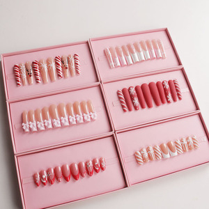 10 faux ongles à motifs de Noël, forme amande, couvrance totale, nail art 3D avec colle pour doigts - Product Image 1