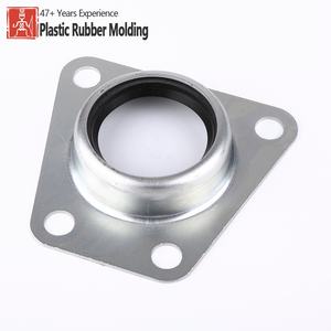 Joint d'étanchéité carré en caoutchouc-métal haute précision sur mesure avec 4 trous - Product Image 6