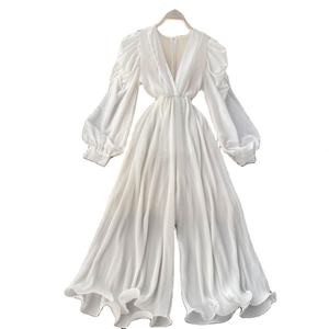 Combinaison Femme Vintage Française Automne à Manches Bulles, Col en V, Taille Haute, Plissée, Jambes Larges Évasées – Vente en Gros - Product Image 4