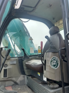 Excavadora Hidráulica Kobelco SK135SR Usada, Aprobada por la EPA para Venta Global, Bajas Horas de Trabajo, Motor Isuzu, Bomba de Engranajes - Product Image 5