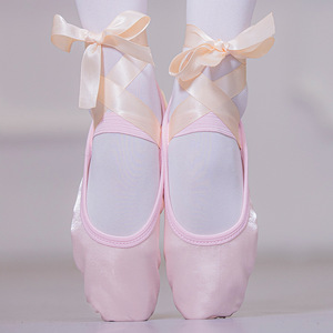 Zapatos <span class=keywords><strong>de</strong></span> <span class=keywords><strong>Ballet</strong></span> <span class=keywords><strong>de</strong></span> satén <span class=keywords><strong>Punta</strong></span> del dedo del pie Zapatos <span class=keywords><strong>de</strong></span> práctica <span class=keywords><strong>de</strong></span> yoga Forma <span class=keywords><strong>de</strong></span> corbata Danza para adultos Zapatos <span class=keywords><strong>de</strong></span> suela blanda - Product Image 1