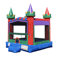 Château gonflable coloré pour enfants, idéal pour les fêtes en plein air et la location