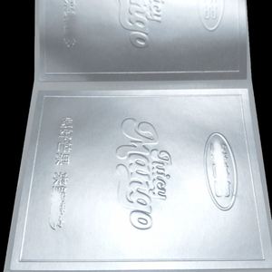 Etiquetas Adhesivas Personalizadas de Alta Calidad, Color Plateado Brillante, Resistentes al Agua, a los Arañazos y con Adhesivo Fuerte - Product Image 4