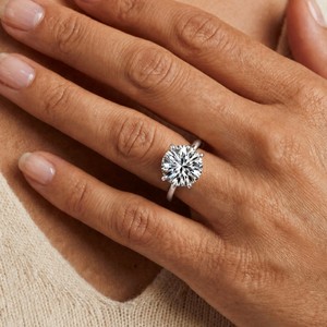 Anillo de Compromiso Dylam de Alta Joyería, Chapado en Rodio, con Piedra de Moissanita de 11 mm y 5 ct, D VVS1, para Mujer - Product Image 2