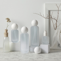 Ensemble d'emballages de luxe givrés pour soins de la peau avec couvercle sphérique unique, flacon et pot en verre de 20 ml à 120 ml pour marque de cosmétiques bio
