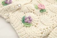 Maßgefertigter Gehäkelter Baumwoll-Damen-Cardigan mit V-Ausschnitt Langer Winter-Strickpullover im Casual-Stil mit Schöner Blumendekoration