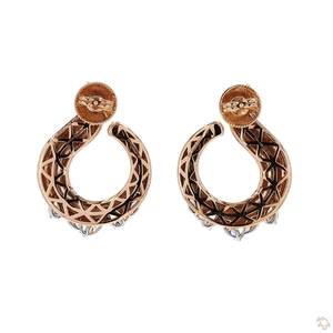 ต่างหูเพชรทองคำสุดหรูสำหรับผู้หญิง ประกายระยิบระยับเหนือกาลเวลา เครื่องประดับสวยงามทันสมัย เหมาะเป็นของขวัญสำหรับวันครบรอบและสวมใส่ในชีวิตประจำวัน - Product Image 2