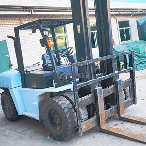 Montacargas Hyster Diésel de 6 Toneladas, 4x4, Mástil de Tres Etapas, Centro de Carga de 500 mm, Uso en Plantas de Manufactura - Product Image 1