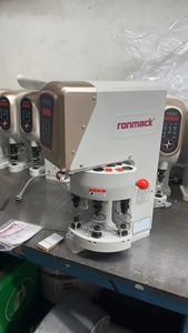 Máquina de Coser Industrial RONMACK 848E con Motor, Tres Cabezales, para Coser Botones, Puntada de Seguridad, Manual - Product Image 2