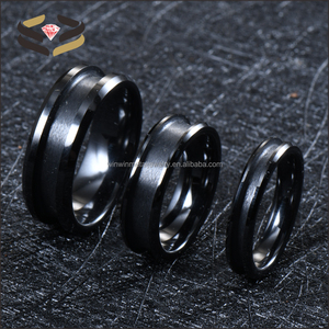 Bagues de mariage en céramique tendance certifiées par un tiers, personnalisables en gros, avec incrustation vierge et bord biseauté noir pour femmes - Product Image 5