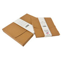 Boîtes d'emballage en papier kraft écologiques haut de gamme avec laminage brillant aseptique et gaufrage pour vêtements homme/femme, t-shirts, pantalons