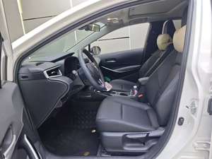 Toyotas Corolla Coche Automático Prestige Usado con Asientos de Cuero Neumáticos R16 Dirección Izquierda Características Cámara Trasera y FWD - Product Image 5