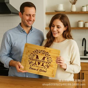 Tabla de cortar de madera maciza rectangular personalizada con grabado, regalo de boda, bandeja decorativa de cocina para pan, pizza, carne y aperitivos. - Product Image 2