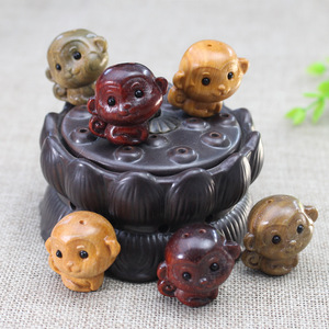 Pendentif singe créatif en bois de santal, artisanat, décoration pour la maison et le bureau, accessoire porte-clés - Product Image 3