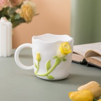 Mug en porcelaine à motif floral de roses en gros avec décoration 3D en relief de fleurs et de vignes pour café et thé – Idéal comme cadeau