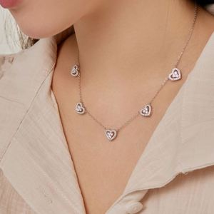 Collar con Colgante de Plata S925 con Cinco Corazones Huecos y Circonita 5A de Dylam Glistening, Joyería Fina de Moda para Mujer - Product Image 6