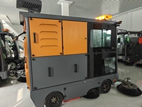 Balayeuse électrique autoportée 48V, largeur de nettoyage 86 pouces, batterie 200Ah, canon à brouillard anti-poussière, nettoyage à l'eau froide