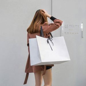 Sacs en papier pliables réutilisables personnalisés avec logo pour les vêtements et les chaussures - Product Image 3