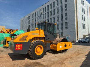 รถบดถนนมือสองรุ่น XS203J แข็งแรงทนทาน, เครื่องบดอัดสั่นสะเทือนแบบดรัมเดี่ยว 23 ตัน สำหรับโครงการถนนกรวด - Product Image 1