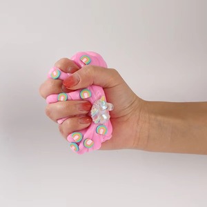 Pâte à modeler sensorielle non toxique parfumée rose personnalisable avec logo, breloques licorne, non séchant à l'air, en silicone, type argile à modeler - Product Image 5