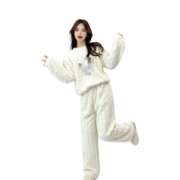 Pyjama Polaire Cora Femme Hiver, Motif Chat de Dessin Animé, Taille Élastique, Manches Longues, Vêtements d'Intérieur et de Nuit avec Logo sur le Devant pour l'Automne et le Printemps